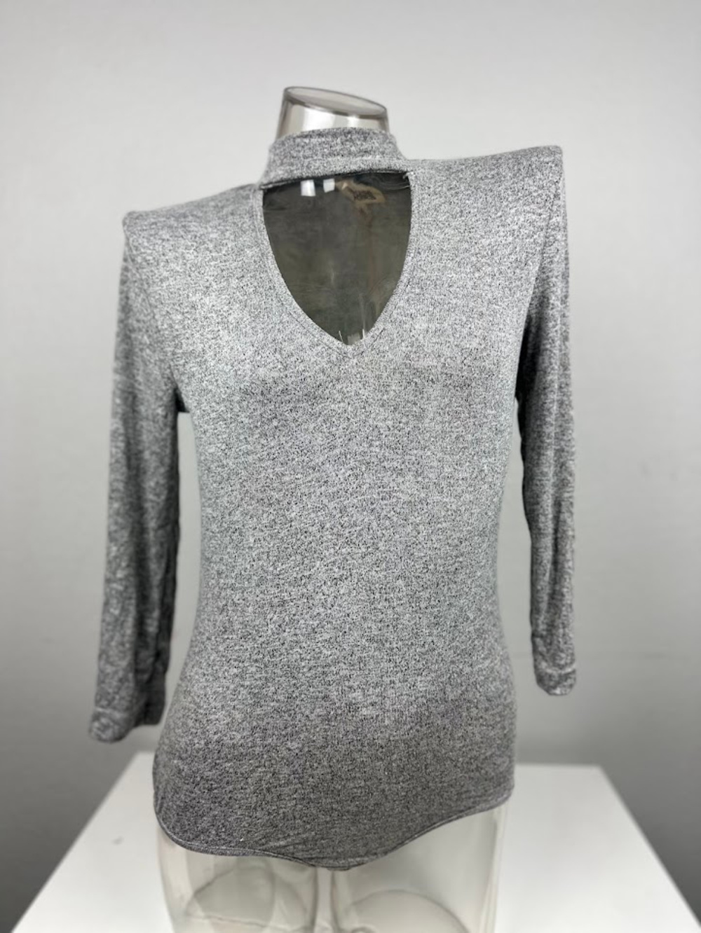 Muse Looks Gray Ribbed Keyhole Mock Neck Top Size L